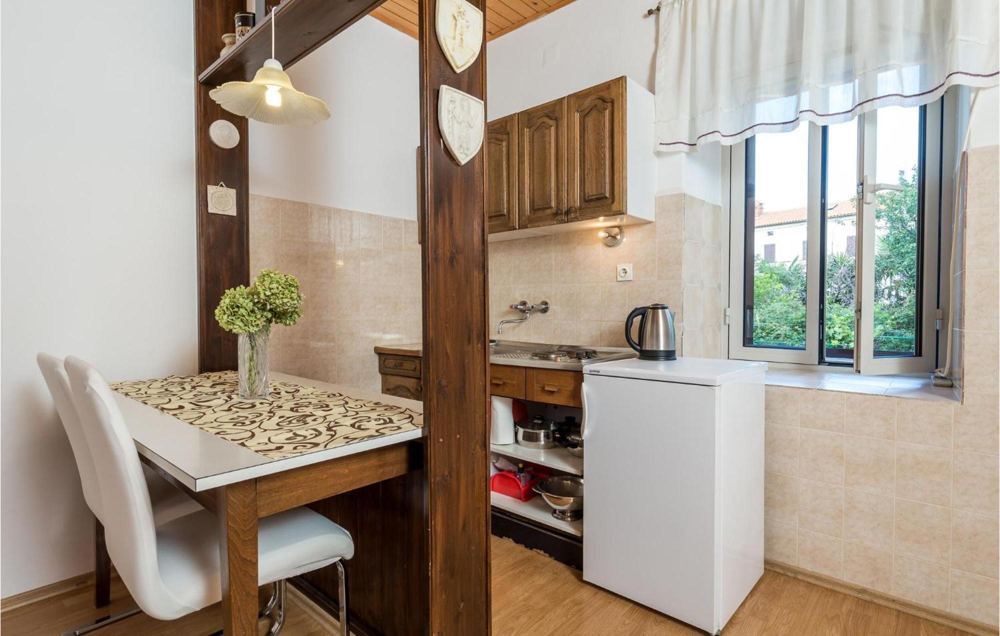 Beautiful Apartment In Omisalj With Kitchen Экстерьер фото